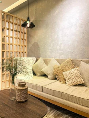 Opulent 2bedroom rustic chic apt in bharatiya city
